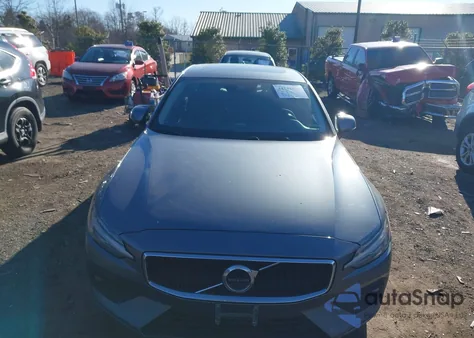 2020 Volvo S60 T6 Momentum z USA, uszkodzony, nr VIN 7JRA22TK4LG071867